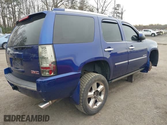 ✅ 2010 GMC Yukon Denali • VIN: 1GKUKEEF3AR220871 • Lot: 43775300. Listed on IAAI with Not provided. Free auction sales archive from the USA and detailed vehicle history report at DreamBid. Image 4.