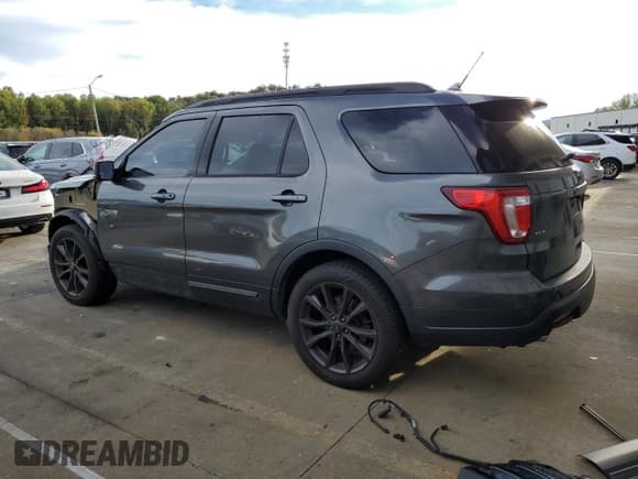 ✅ 2019 Ford Explorer XLT • VIN: 1FM5K7D81KGB36846 • Lot: 86712635. Wystawiony na Copart z przebiegiem 97 695 mil. Bezpłatny archiwum sprzedaży aukcyjnych z USA i szczegółowy raport historii pojazdu na DreamBid. Zdjęcie 2.