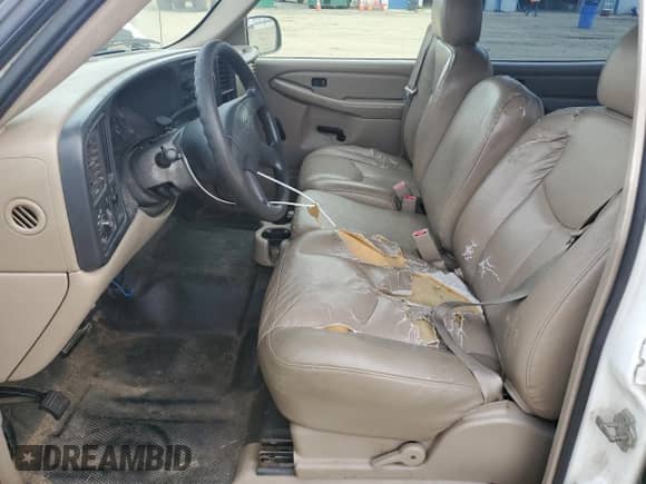 ✅ 2007 Chevrolet Silverado 2500HD LS • VIN: 1GCHC23U37F198200 • Lot: 81631835. Wystawiony na Copart z przebiegiem Nie podano. Bezpłatny archiwum sprzedaży aukcyjnych z USA i szczegółowy raport historii pojazdu na DreamBid. Zdjęcie 7.