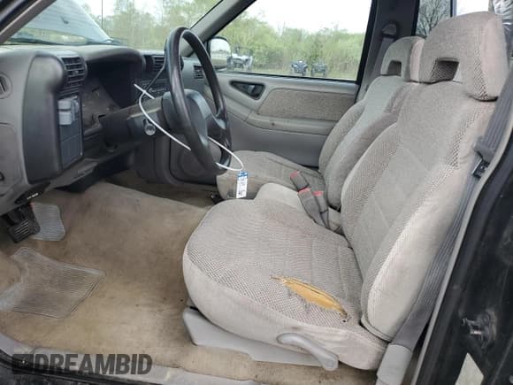 ✅ 1994 Chevrolet S-10 • VIN: 1GCCS1442RK164975 • Лот: 55217365. Опубликован ранее на Copart с пробегом 145 955 миль. Бесплатный доступ к архиву аукционных продаж из США и подробный отчёт об истории автомобиля на DreamBid. Изображение 7.