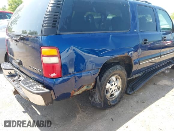 ✅ 2002 Chevrolet Suburban LS • VIN: 3GNEC16ZX2G251994 • Lot: 42265084. Listed on IAAI with 316,396 mi. Free auction sales archive from the USA and detailed vehicle history report at DreamBid. Image 6.