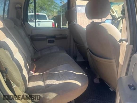 ✅ 2003 Ford Explorer Sport Trac XLS • VIN: 1FMZU67E43UA32975 • Lot: 83975705. Wystawiony na Copart z przebiegiem 212 492 mil. Bezpłatny archiwum sprzedaży aukcyjnych z USA i szczegółowy raport historii pojazdu na DreamBid. Zdjęcie 6.