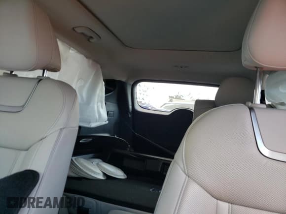 ✅ 2023 Hyundai Tucson Limited • VIN: 5NMJE3AE7PH215872 • Lot: 75565423. Wystawiony na Copart z przebiegiem 9 552 mil. Bezpłatny archiwum sprzedaży aukcyjnych z USA i szczegółowy raport historii pojazdu na DreamBid. Zdjęcie 10.