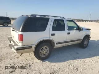 ✅ 1998 Chevrolet Blazer LS • VIN: 1GNDT13W9W2147761 • Lot: 47551835. Wystawiony na Copart z przebiegiem 211 761 mil. Bezpłatny archiwum sprzedaży aukcyjnych z USA i szczegółowy raport historii pojazdu na DreamBid. Zdjęcie 3.