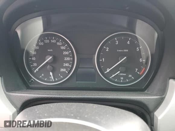 ✅ 2010 BMW 3 Series 323i • VIN: WBAPG7C53AA794740 • Лот: 92437855. Опубликован ранее на Copart с пробегом Не указан. Бесплатный доступ к архиву аукционных продаж из США и подробный отчёт об истории автомобиля на DreamBid. Изображение 9.