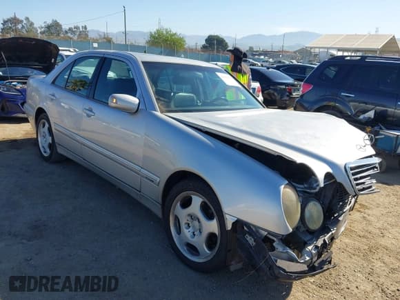 ✅ 2000 Mercedes-Benz E 320 • VIN: WDBJF70J6YB012737 • Lot: 42021431. Listed on IAAI with 190,086 mi. Free auction sales archive from the USA and detailed vehicle history report at DreamBid. Image 1.