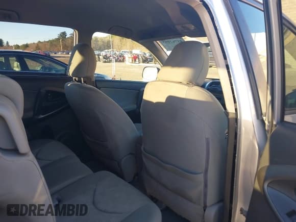 ✅ 2010 Toyota RAV4 • VIN: JTMZF4DV5A5030375 • Лот: 43761095. Опубликован ранее на IAAI с пробегом 169 650 миль. Бесплатный доступ к архиву аукционных продаж из США и подробный отчёт об истории автомобиля на DreamBid. Изображение 8.