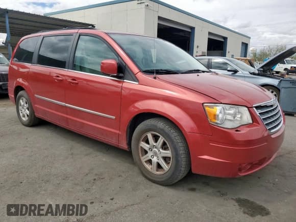 ✅ 2010 Chrysler Town & Country Touring Plus • VIN: 2A4RR8DX7AR358376 • Lot: 71055945. Wystawiony na Copart z przebiegiem 249 295 mil. Bezpłatny archiwum sprzedaży aukcyjnych z USA i szczegółowy raport historii pojazdu na DreamBid. Zdjęcie 4.