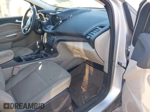 ✅ 2017 Ford Escape SE • VIN: 1FMCU9GD2HUC20044 • Lot: 43509800. Wystawiony na IAAI z przebiegiem 124 933 mil. Bezpłatny archiwum sprzedaży aukcyjnych z USA i szczegółowy raport historii pojazdu na DreamBid. Zdjęcie 5.