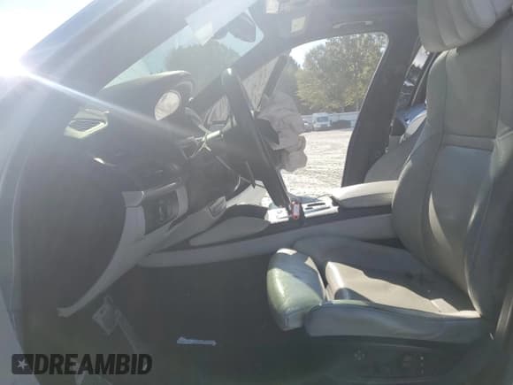 ✅ 2011 BMW X5 M • VIN: 5YMGY0C54BLK26193 • Lot: 89449095. Wystawiony na Copart z przebiegiem Nie podano. Bezpłatny archiwum sprzedaży aukcyjnych z USA i szczegółowy raport historii pojazdu na DreamBid. Zdjęcie 7.