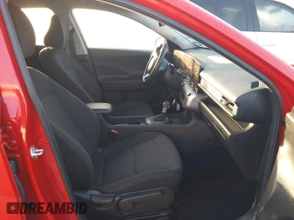 ✅ 2025 Hyundai Kona SEL • VIN: KM8HB3AB1SU192146 • Лот: 43649809. Опубликован ранее на IAAI с пробегом 25 003 миль. Бесплатный доступ к архиву аукционных продаж из США и подробный отчёт об истории автомобиля на DreamBid. Изображение 5.