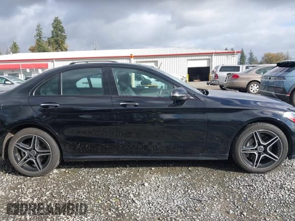 ✅ 2020 Mercedes-Benz C 300 • VIN: W1KWF8EB2LR597188 • Lot: 43565900. Wystawiony na IAAI z przebiegiem 47 210 mil. Bezpłatny archiwum sprzedaży aukcyjnych z USA i szczegółowy raport historii pojazdu na DreamBid. Zdjęcie 13.