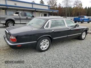 ✅ 2003 Jaguar XJ Vanden Plas • VIN: SAJDA24CX3LF55964 • Лот: 79812444. Опубликован ранее на Copart с пробегом 173 281 миль. Бесплатный доступ к архиву аукционных продаж из США и подробный отчёт об истории автомобиля на DreamBid. Изображение 3.
