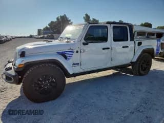 ✅ 2022 Jeep Gladiator Willys • VIN: 1C6HJTAGXNL151342 • Lot: 68525275. Wystawiony na Copart z przebiegiem 55 734 mil. Bezpłatny archiwum sprzedaży aukcyjnych z USA i szczegółowy raport historii pojazdu na DreamBid. Zdjęcie 1.