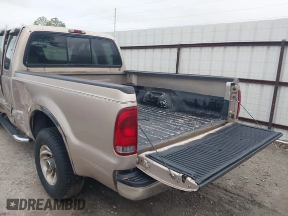 ✅ 1999 Ford F-250 XL • VIN: 1FTNX20F0XEC90660 • Lot: 41473096. Listed on IAAI with 435,452 mi. Free auction sales archive from the USA and detailed vehicle history report at DreamBid. Image 16.