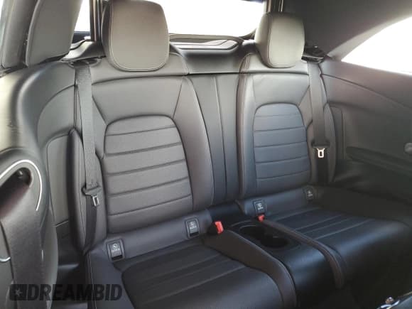 ✅ 2019 Mercedes-Benz C 300 • VIN: WDDWK8DB9KF782495 • Lot: 82098955. Wystawiony na Copart z przebiegiem 13 510 mil. Bezpłatny archiwum sprzedaży aukcyjnych z USA i szczegółowy raport historii pojazdu na DreamBid. Zdjęcie 10.