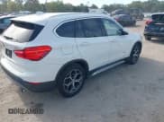 ✅ 2017 BMW X1 xDrive28i • VIN: WBXHT3C32H5F80843 • Lot: 43357310. Wystawiony na IAAI z przebiegiem 83 163 mil. Bezpłatny archiwum sprzedaży aukcyjnych z USA i szczegółowy raport historii pojazdu na DreamBid. Zdjęcie 4.