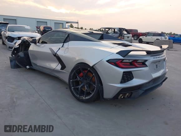 ✅ 2020 Chevrolet Corvette 3LT • VIN: 1G1Y83D43L5109711 • Lot: 43085749. Wystawiony na IAAI z przebiegiem 27 395 mil. Bezpłatny archiwum sprzedaży aukcyjnych z USA i szczegółowy raport historii pojazdu na DreamBid. Zdjęcie 3.