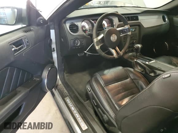 ✅ 2011 Ford Mustang V6 • VIN: 1ZVBP8AM7B5135869 • Lot: 86853205. Listed on Copart with 210,446 mi. Free auction sales archive from the USA and detailed vehicle history report at DreamBid. Image 8.