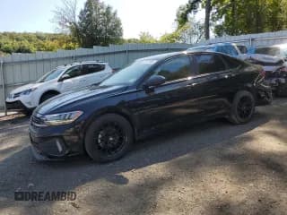 ✅ 2023 Volkswagen Jetta Sport • VIN: 3VWBM7BU5PM020481 • Lot: 80177595. Wystawiony na Copart z przebiegiem 10 477 mil. Bezpłatny archiwum sprzedaży aukcyjnych z USA i szczegółowy raport historii pojazdu na DreamBid. Zdjęcie 1.