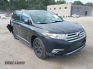 ✅ 2011 Toyota Highlander • VIN: 5TDBK3EH3BS067226 • Lot: 43006529. Wystawiony na IAAI z przebiegiem 147 812 mil. Bezpłatny archiwum sprzedaży aukcyjnych z USA i szczegółowy raport historii pojazdu na DreamBid. Zdjęcie 13.