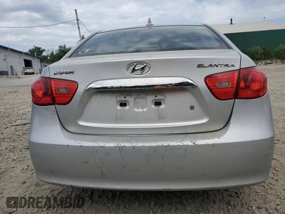 2010 Hyundai Elantra GLS z VIN KMHDU4AD2AU846389, wystawiony jako Copart lot #57623884 z przebiegiem Nie podano mil oraz Szkoda całkowita • Salvage title. Historia ofert i sprzedaży dostępna na DreamBid. Obrazek 6.
