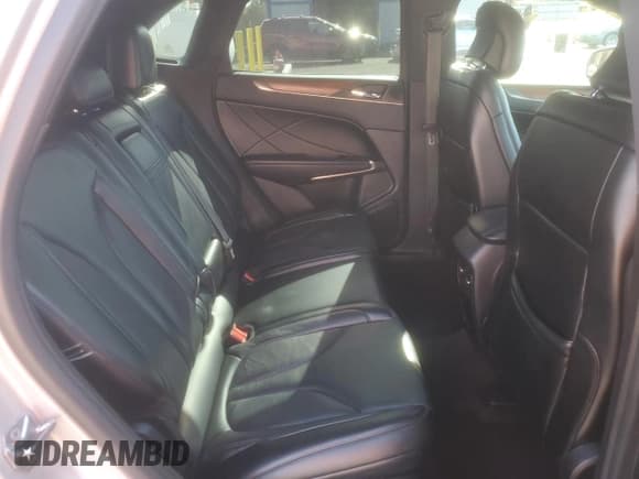 ✅ 2018 Lincoln MKC Select • VIN: 5LMCJ2C93JUL30928 • Lot: 71500855. Wystawiony na Copart z przebiegiem 61 176 mil. Bezpłatny archiwum sprzedaży aukcyjnych z USA i szczegółowy raport historii pojazdu na DreamBid. Zdjęcie 11.