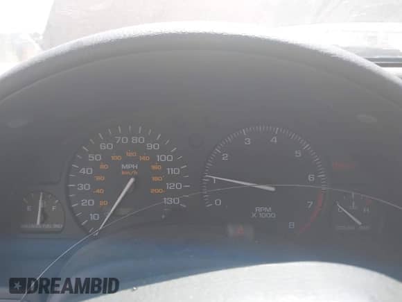 1998 Saturn SL z VIN 1G8ZK5277WZ156690, wystawiony jako IAAI lot #43106078 z przebiegiem 168 196 mil mil oraz . Historia ofert i sprzedaży dostępna na DreamBid. Obrazek 7.