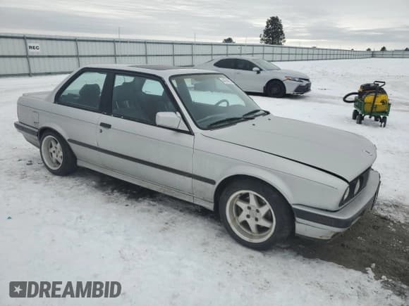 ✅ 1991 BMW 3 Series • VIN: WBAAA2318MEC54579 • Lot: 44794515. Wystawiony na Copart z przebiegiem 111 691 mil. Bezpłatny archiwum sprzedaży aukcyjnych z USA i szczegółowy raport historii pojazdu na DreamBid. Zdjęcie 4.