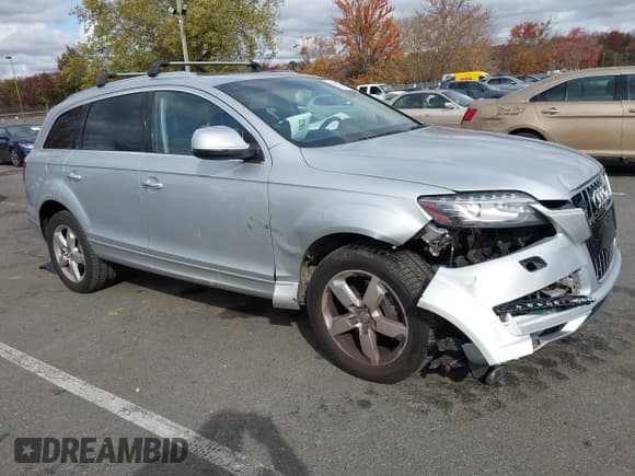 ✅ 2015 Audi Q7 Premium Plus • VIN: WA1LGAFE8FD014449 • Lot: 43543361. Wystawiony na IAAI z przebiegiem 154 078 mil. Bezpłatny archiwum sprzedaży aukcyjnych z USA i szczegółowy raport historii pojazdu na DreamBid. Zdjęcie 1.