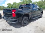 ✅ 2024 Chevrolet Silverado 1500 LT Trail Boss • VIN: 3GCUDFED6RG443282 • Lot: 43393508. Wystawiony na IAAI z przebiegiem 18 110 mil. Bezpłatny archiwum sprzedaży aukcyjnych z USA i szczegółowy raport historii pojazdu na DreamBid. Zdjęcie 4.