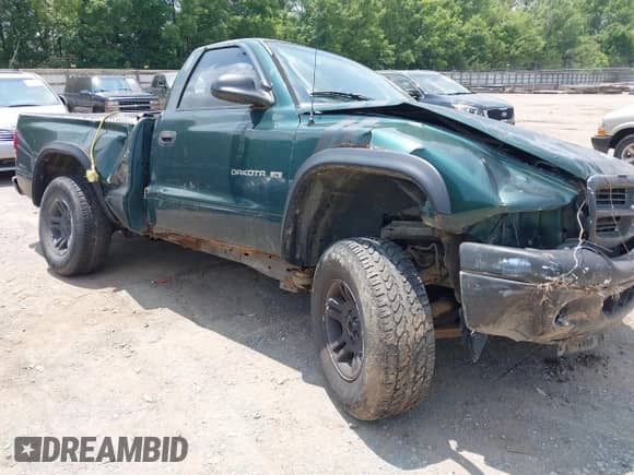 2001 Dodge Dakota Sport z VIN 1B7GG26N11S149189, wystawiony jako IAAI lot #42435137 z przebiegiem 152 363 mil mil oraz . Historia ofert i sprzedaży dostępna na DreamBid. Obrazek 1.