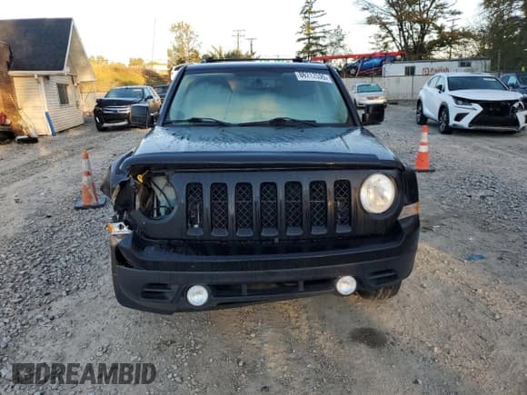 ✅ 2015 Jeep Patriot Latitude • VIN: 1C4NJRFB0FD317648 • Lot: 86212595. Wystawiony na Copart z przebiegiem 116 962 mil. Bezpłatny archiwum sprzedaży aukcyjnych z USA i szczegółowy raport historii pojazdu na DreamBid. Zdjęcie 5.