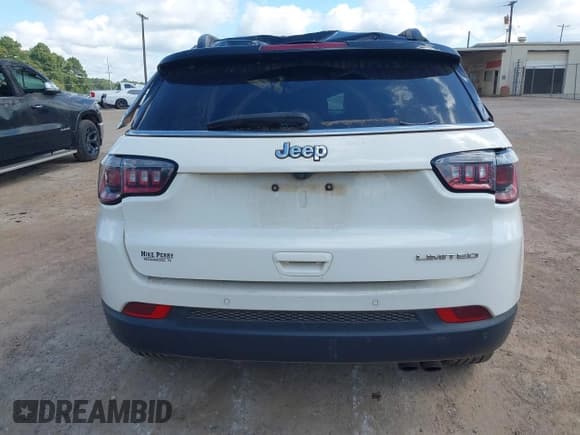 ✅ 2018 Jeep Compass Limited • VIN: 3C4NJCCBXJT420550 • Lot: 43367849. Listed on IAAI with 83,067 mi. Free auction sales archive from the USA and detailed vehicle history report at DreamBid. Image 17.