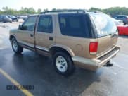 ✅ 1996 Chevrolet Blazer LS • VIN: 1GNCS13W4TK233425 • Lot: 42793679. Wystawiony na IAAI z przebiegiem 202 943 mil. Bezpłatny archiwum sprzedaży aukcyjnych z USA i szczegółowy raport historii pojazdu na DreamBid. Zdjęcie 3.