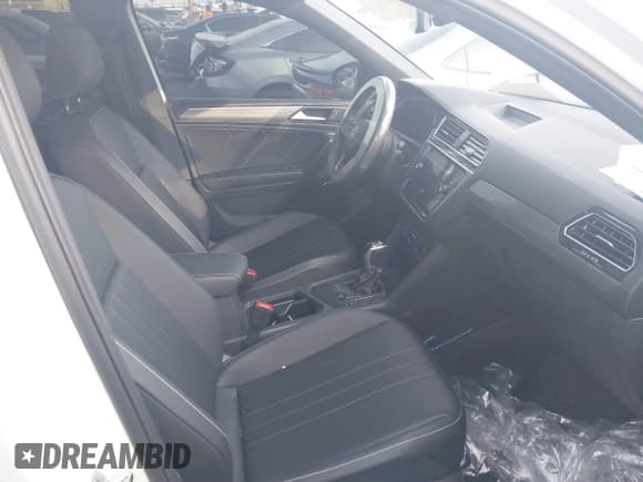 ✅ 2024 Volkswagen Tiguan SE R-Line Black • VIN: 3VVCB7AX1RM064314 • Lot: 41465386. Wystawiony na IAAI z przebiegiem 7 626 mil. Bezpłatny archiwum sprzedaży aukcyjnych z USA i szczegółowy raport historii pojazdu na DreamBid. Zdjęcie 5.