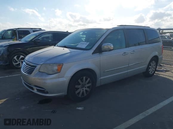 ✅ 2011 Chrysler Town & Country Touring • VIN: 2A4RR8DG5BR607811 • Lot: 43649745. Wystawiony na IAAI z przebiegiem 219 523 mil. Bezpłatny archiwum sprzedaży aukcyjnych z USA i szczegółowy raport historii pojazdu na DreamBid. Zdjęcie 17.
