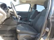 ✅ 2015 Ford Focus SE • VIN: 1FADP3FE4FL300431 • Lot: 68972775. Wystawiony na Copart z przebiegiem 68 362 mil. Bezpłatny archiwum sprzedaży aukcyjnych z USA i szczegółowy raport historii pojazdu na DreamBid. Zdjęcie 7.