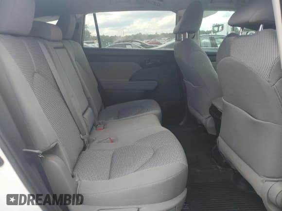 ✅ 2024 Toyota Highlander LE • VIN: 5TDKDRAH3RS540331 • Lot: 83783315. Wystawiony na Copart z przebiegiem 14 365 mil. Bezpłatny archiwum sprzedaży aukcyjnych z USA i szczegółowy raport historii pojazdu na DreamBid. Zdjęcie 11.