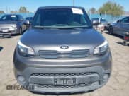 ✅ 2019 Kia Soul • VIN: KNDJN2A26K7021561 • Lot: 43464114. Wystawiony na IAAI z przebiegiem 85 791 mil. Bezpłatny archiwum sprzedaży aukcyjnych z USA i szczegółowy raport historii pojazdu na DreamBid. Zdjęcie 12.
