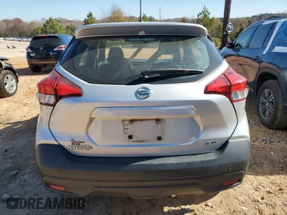 ✅ 2018 Nissan Kicks SV • VIN: 3N1CP5CU8JL529384 • Lot: 92212355. Listed on Copart with 80,975 mi. Free auction sales archive from the USA and detailed vehicle history report at DreamBid. Image 6.