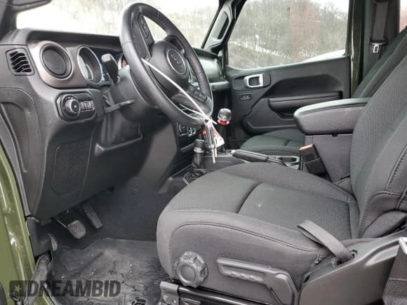 ✅ 2020 Jeep Wrangler Willys • VIN: 1C4GJXAG8LW285550 • Lot: 57058815. Wystawiony na Copart z przebiegiem 24 388 mil. Bezpłatny archiwum sprzedaży aukcyjnych z USA i szczegółowy raport historii pojazdu na DreamBid. Zdjęcie 7.