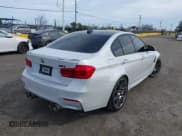 ✅ 2017 BMW M3 • VIN: WBS8M9C39H5G85823 • Lot: 41637990. Wystawiony na IAAI z przebiegiem 70 515 mil. Bezpłatny archiwum sprzedaży aukcyjnych z USA i szczegółowy raport historii pojazdu na DreamBid. Zdjęcie 4.