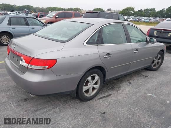 2007 Hyundai Azera SE z VIN KMHFC46FX7A188501, wystawiony jako IAAI lot #41404186 z przebiegiem 171 364 mil mil oraz . Historia ofert i sprzedaży dostępna na DreamBid. Obrazek 4.