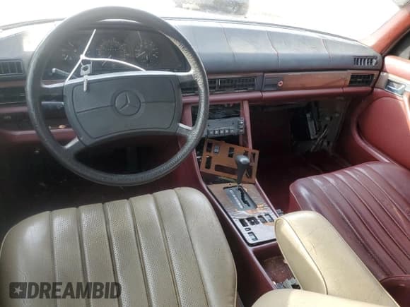 ✅ 1987 Mercedes-Benz 300 • VIN: WDBCB2503HA326913 • Lot: 45600005. Wystawiony na Copart z przebiegiem 232 194 mil. Bezpłatny archiwum sprzedaży aukcyjnych z USA i szczegółowy raport historii pojazdu na DreamBid. Zdjęcie 8.