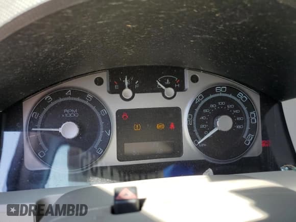 ✅ 2008 Mercury Mariner • VIN: 4M2CU81158KJ13802 • Lot: 57981485. Wystawiony na Copart z przebiegiem 109 225 mil. Bezpłatny archiwum sprzedaży aukcyjnych z USA i szczegółowy raport historii pojazdu na DreamBid. Zdjęcie 9.