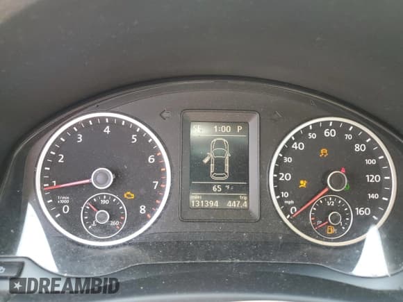 ✅ 2012 Volkswagen Tiguan LE • VIN: WVGAV7AX4CW556996 • Lot: 59082515. Listed on Copart with 131,394 mi. Free auction sales archive from the USA and detailed vehicle history report at DreamBid. Image 9.