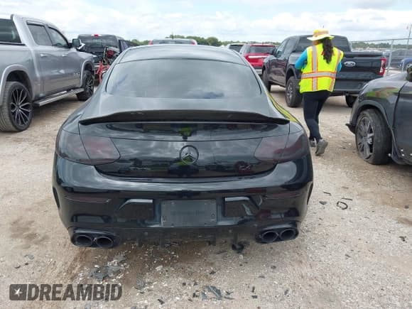 ✅ 2017 Mercedes-Benz C 43 AMG • VIN: WDDWJ6EB8HF513516 • Lot: 43288986. Wystawiony na IAAI z przebiegiem 90 109 mil. Bezpłatny archiwum sprzedaży aukcyjnych z USA i szczegółowy raport historii pojazdu na DreamBid. Zdjęcie 16.