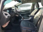 ✅ 2017 Chevrolet Bolt EV Premier • VIN: 1G1FX6S07H4182993 • Lot: 85681944. Wystawiony na Copart z przebiegiem 26 705 mil. Bezpłatny archiwum sprzedaży aukcyjnych z USA i szczegółowy raport historii pojazdu na DreamBid. Zdjęcie 7.