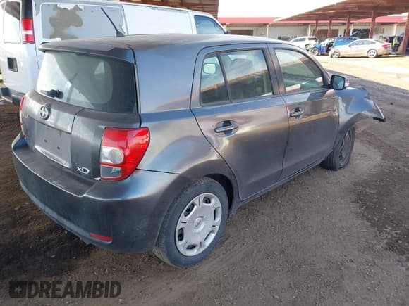 ✅ 2013 Scion xD • VIN: JTKKUPB48D1038199 • Lot: 43696935. Wystawiony na IAAI z przebiegiem 126 770 mil. Bezpłatny archiwum sprzedaży aukcyjnych z USA i szczegółowy raport historii pojazdu na DreamBid. Zdjęcie 4.